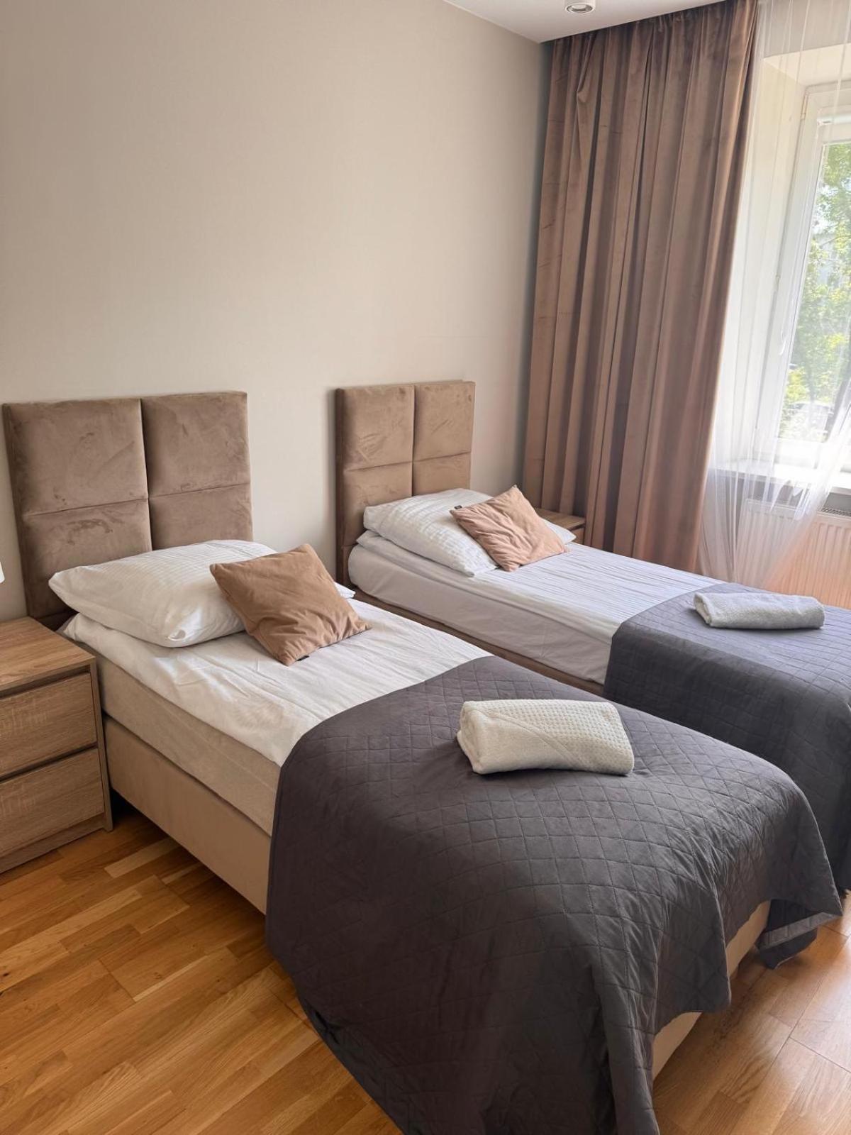 Family & Business Elegant Apartments Ul Astronautow Centrum Downtown - 3 Bedroom, Parking Kielce Bagian luar foto