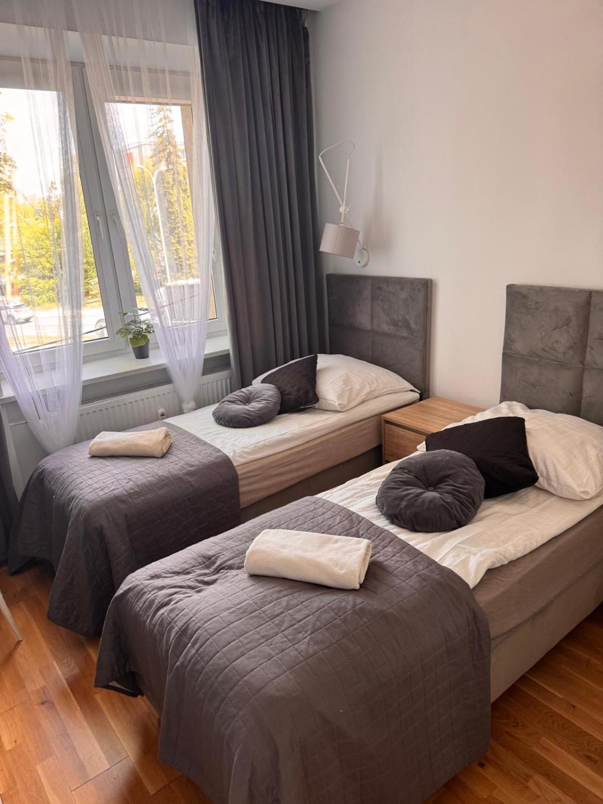 Family & Business Elegant Apartments Ul Astronautow Centrum Downtown - 3 Bedroom, Parking Kielce Bagian luar foto