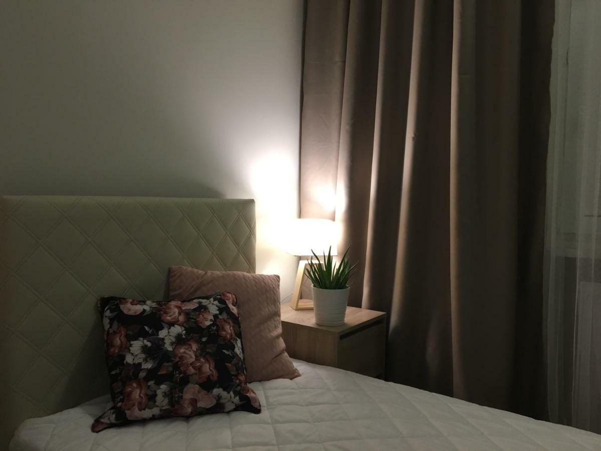 Family & Business Elegant Apartments Ul Astronautow Centrum Downtown - 3 Bedroom, Parking Kielce Bagian luar foto