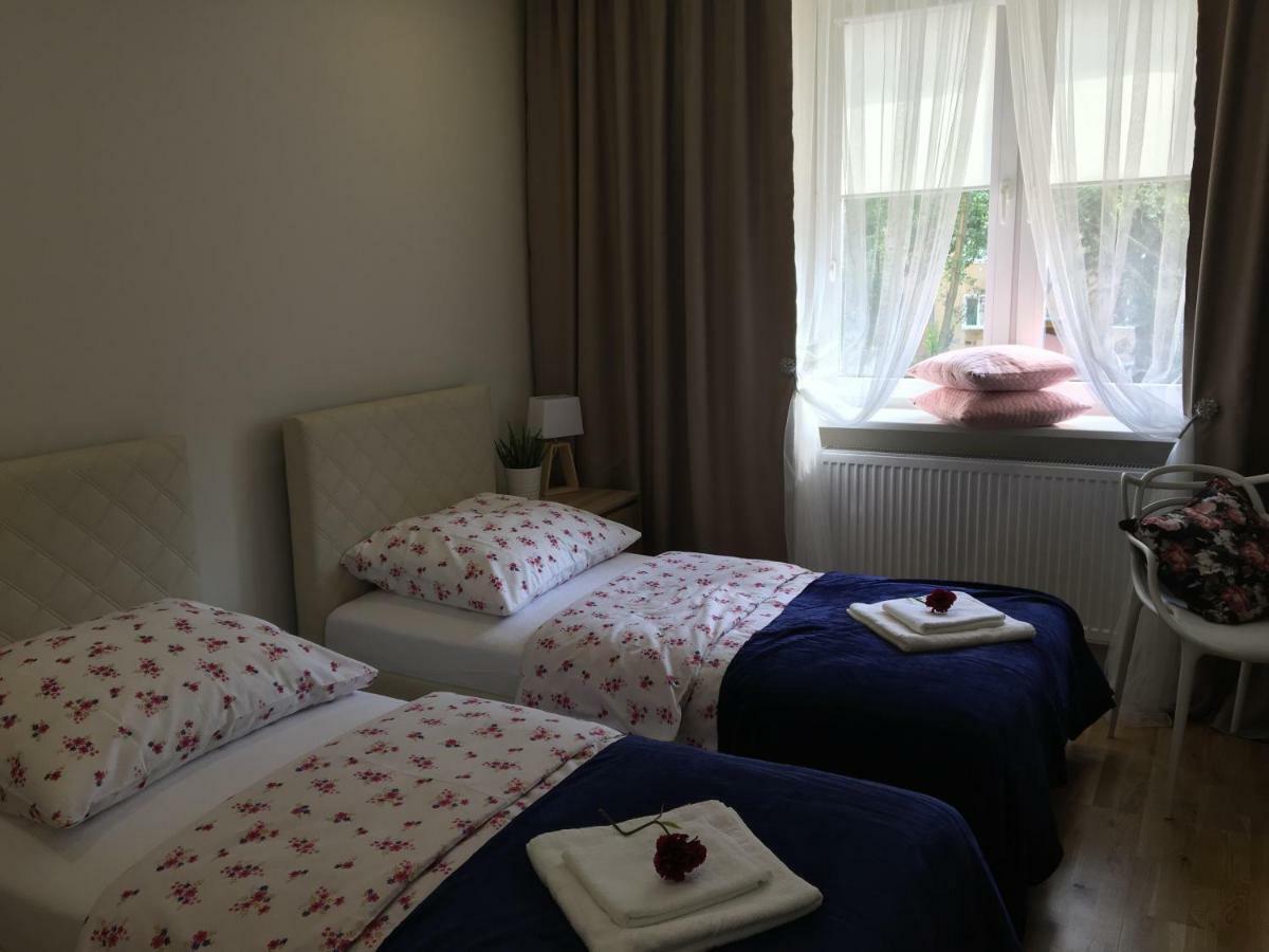 Family & Business Elegant Apartments Ul Astronautow Centrum Downtown - 3 Bedroom, Parking Kielce Bagian luar foto