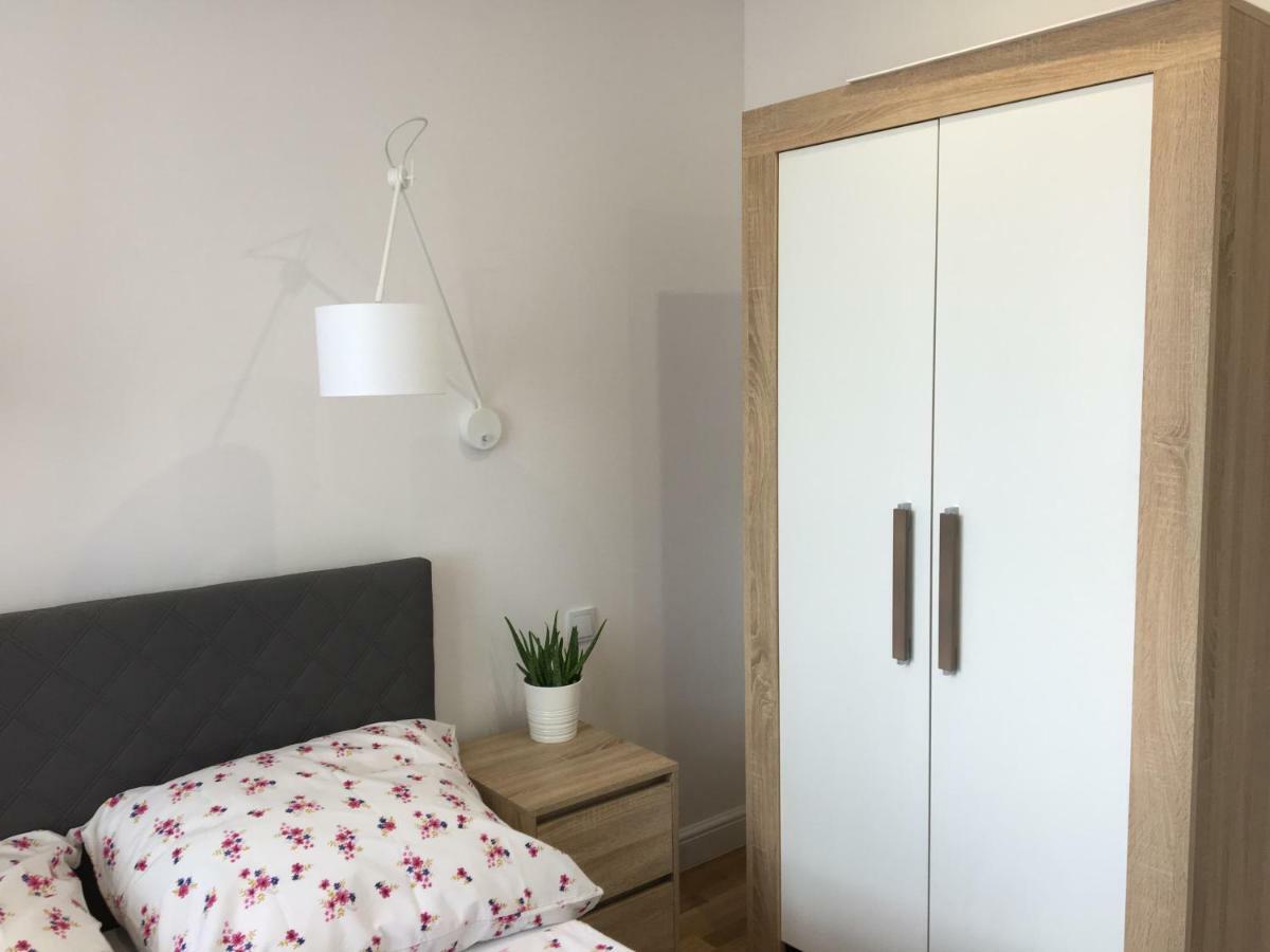 Family & Business Elegant Apartments Ul Astronautow Centrum Downtown - 3 Bedroom, Parking Kielce Bagian luar foto