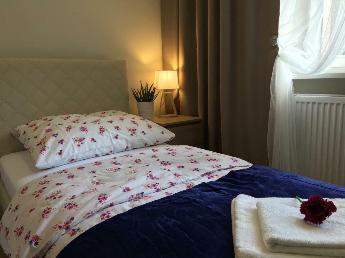 Family & Business Elegant Apartments Ul Astronautow Centrum Downtown - 3 Bedroom, Parking Kielce Bagian luar foto