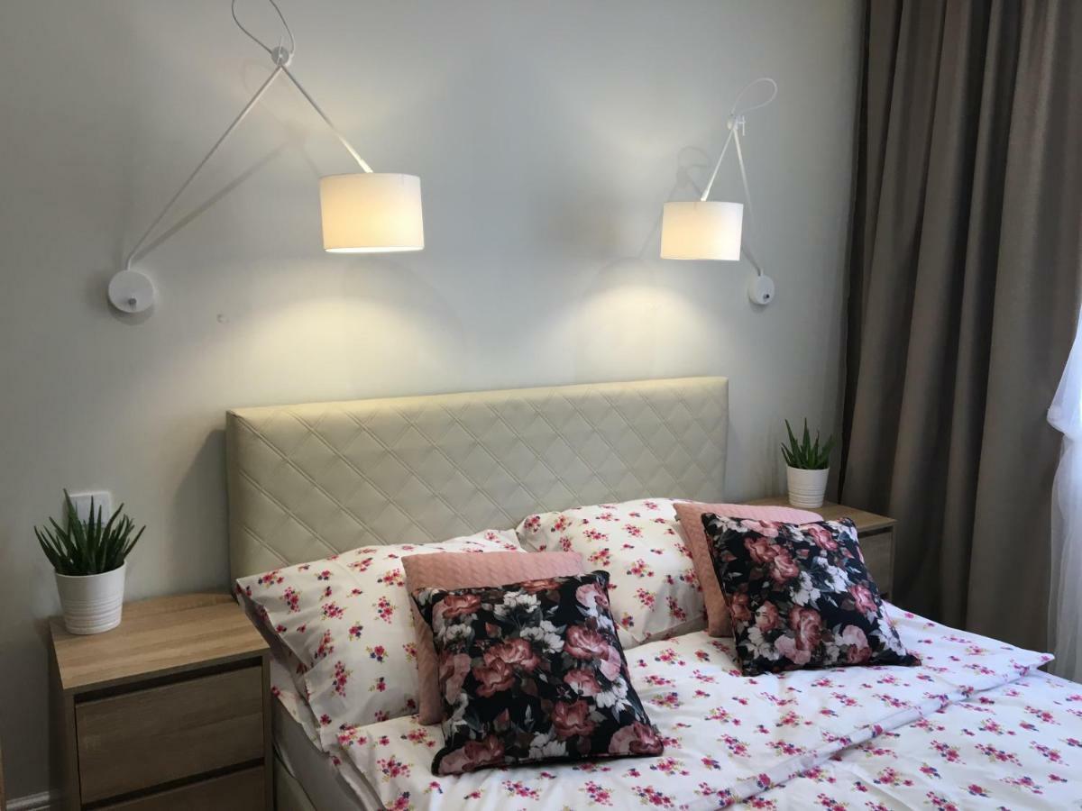 Family & Business Elegant Apartments Ul Astronautow Centrum Downtown - 3 Bedroom, Parking Kielce Bagian luar foto