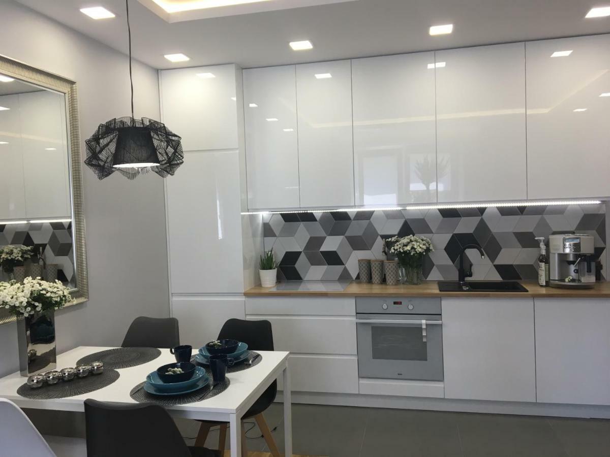 Family & Business Elegant Apartments Ul Astronautow Centrum Downtown - 3 Bedroom, Parking Kielce Bagian luar foto