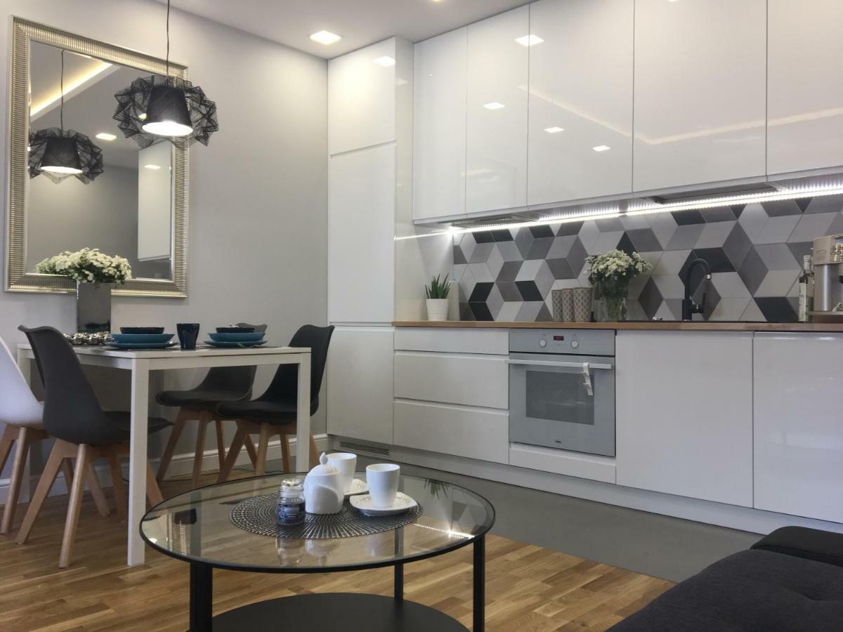 Family & Business Elegant Apartments Ul Astronautow Centrum Downtown - 3 Bedroom, Parking Kielce Bagian luar foto