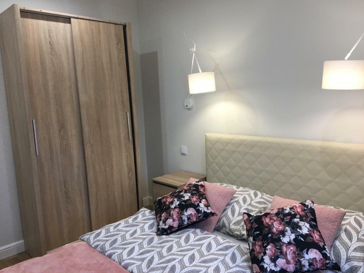 Family & Business Elegant Apartments Ul Astronautow Centrum Downtown - 3 Bedroom, Parking Kielce Bagian luar foto